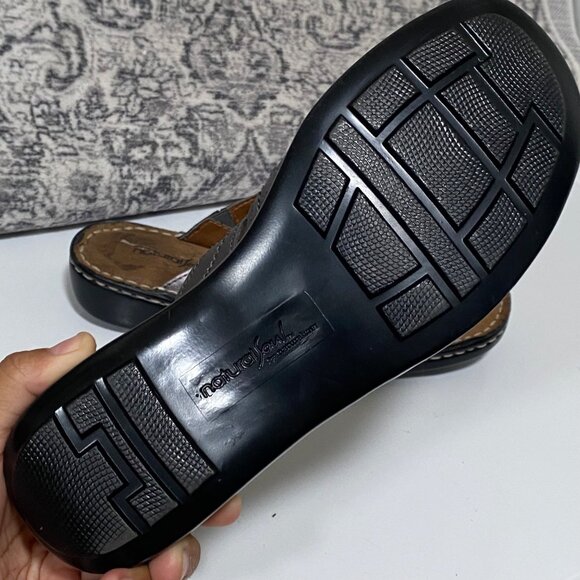 Natural Soul by Neutralizer Leather Strappy Sandals in Metallic Pewter - Picture 5 of 6